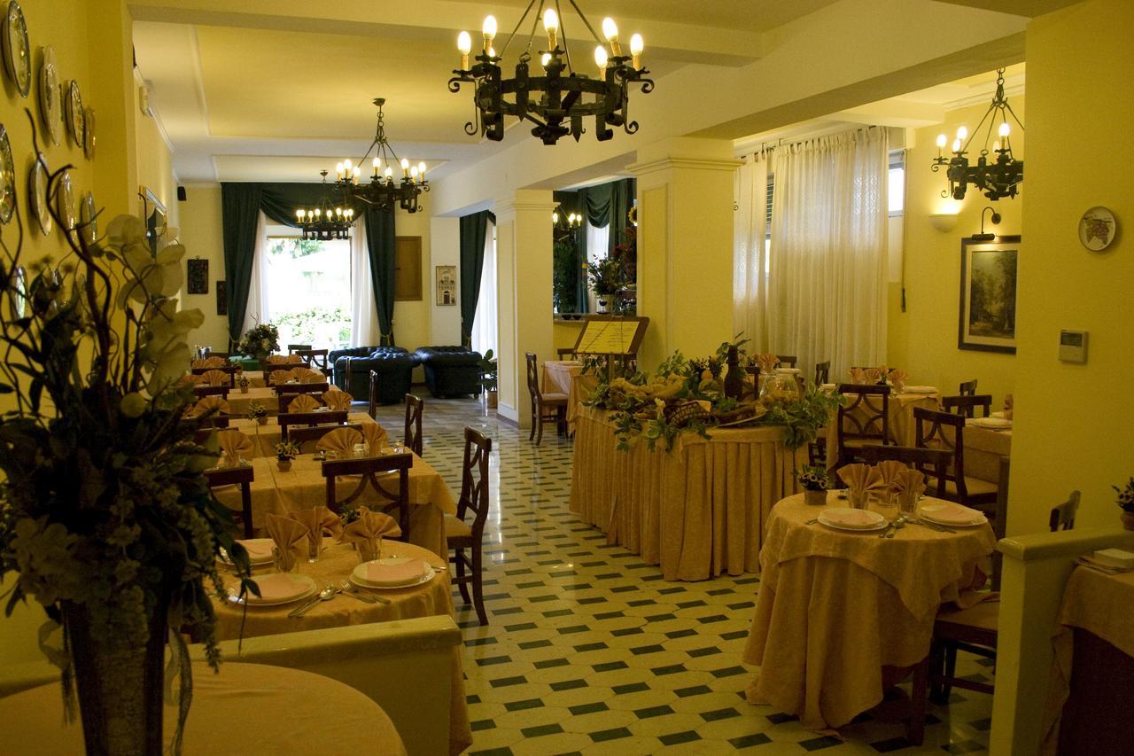 Hotel Arno تْشيانشانو  تيرمي المظهر الخارجي الصورة